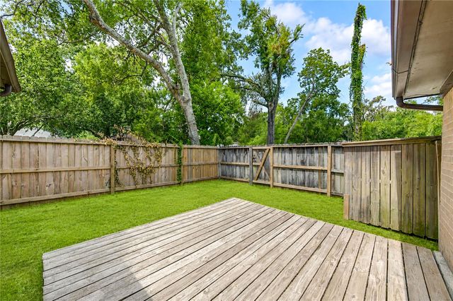 212 Quaker Drive B3, Friendswood, TX 77546