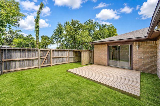 212 Quaker Drive B3, Friendswood, TX 77546