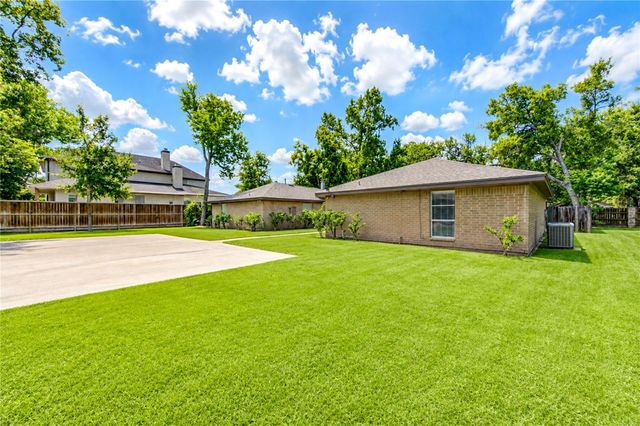 212 Quaker Drive B3, Friendswood, TX 77546