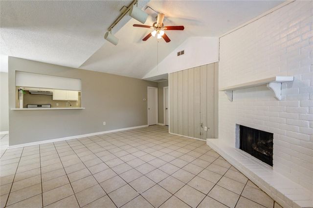 212 Quaker Drive B3, Friendswood, TX 77546