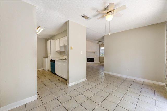 212 Quaker Drive B3, Friendswood, TX 77546