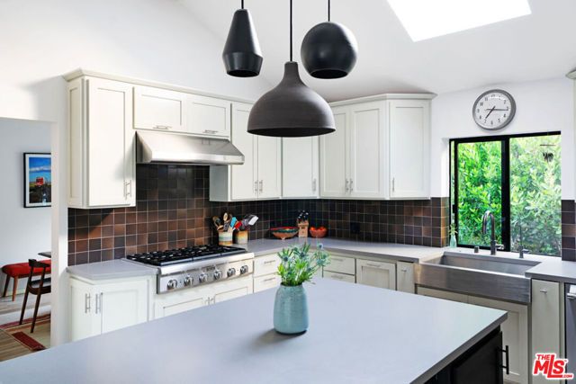 25761 Vista Verde Drive, Calabasas, CA 91302