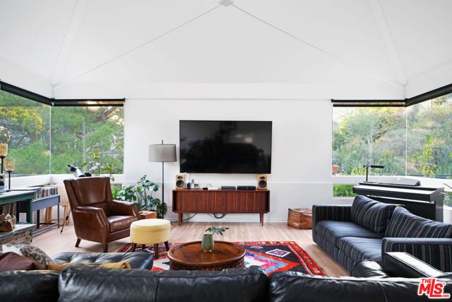 25761 Vista Verde Drive, Calabasas, CA 91302