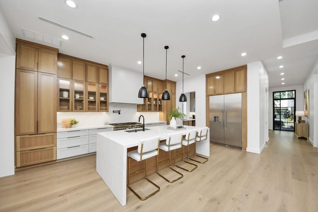 605 W Clay Street, Houston, TX 77019