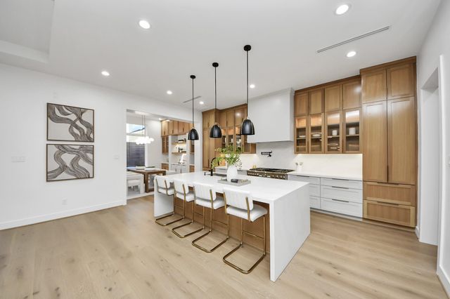 605 W Clay Street, Houston, TX 77019