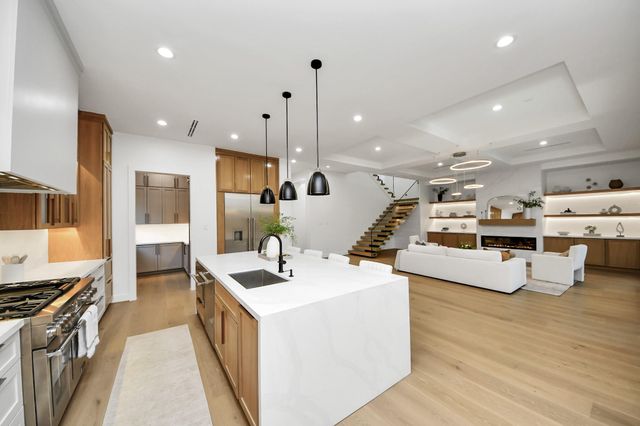 605 W Clay Street, Houston, TX 77019