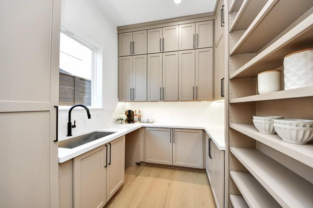 605 W Clay Street, Houston, TX 77019