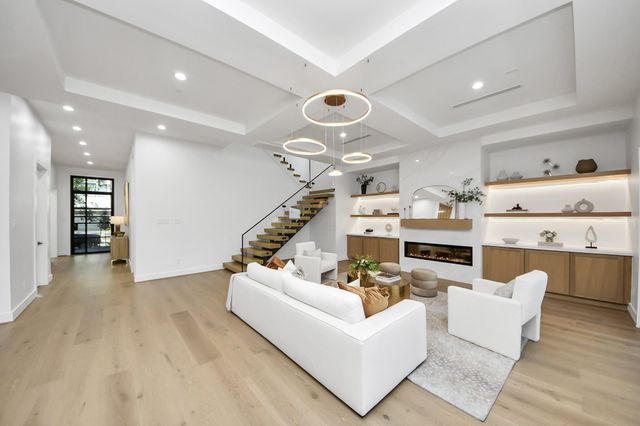 605 W Clay Street, Houston, TX 77019