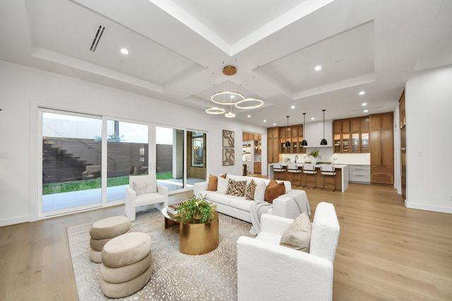 605 W Clay Street, Houston, TX 77019