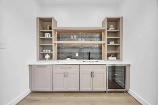 605 W Clay Street, Houston, TX 77019