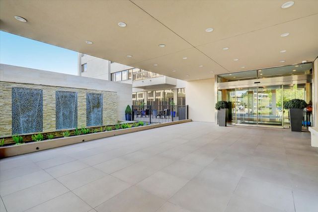 49 Briar Hollow Lane 1704, Houston, TX 77027