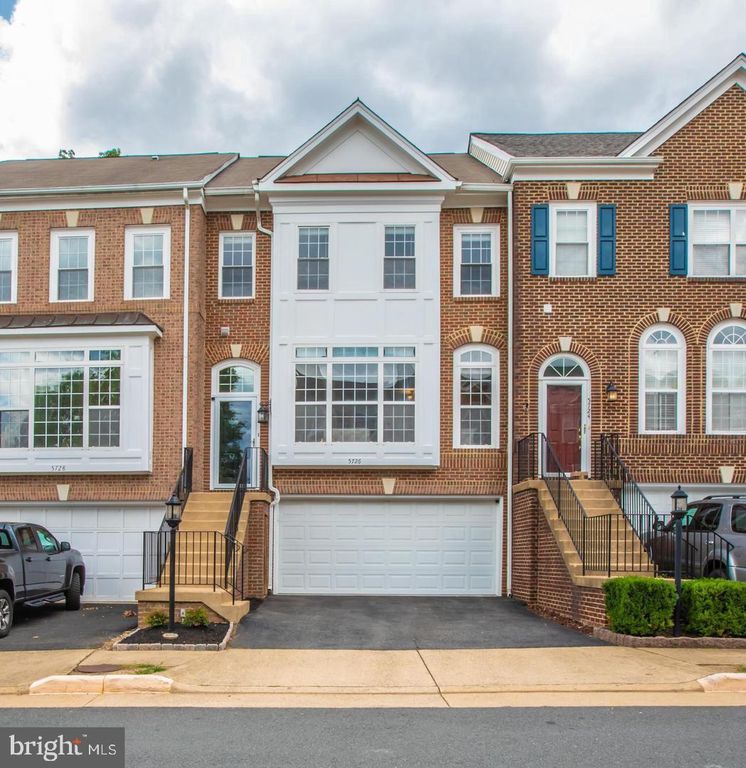 5726 GOVERNORS POND CIR, Alexandria, VA 22310