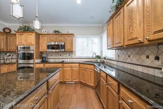 54035 Scarboro Way, Shelby Twp, MI 48316