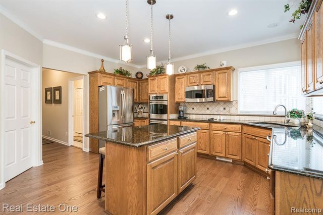 54035 Scarboro Way, Shelby Twp, MI 48316