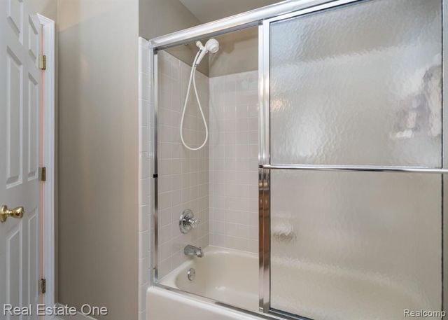 54035 Scarboro Way, Shelby Twp, MI 48316