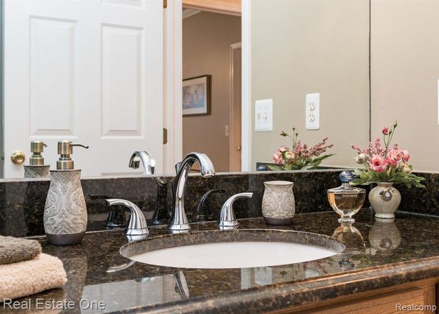 54035 Scarboro Way, Shelby Twp, MI 48316