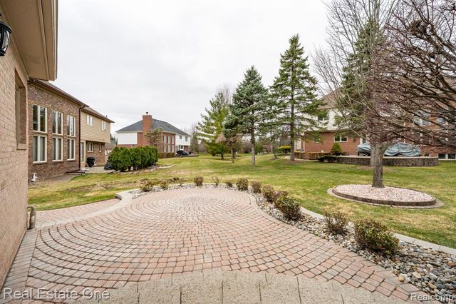54035 Scarboro Way, Shelby Twp, MI 48316