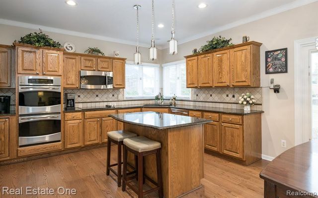 54035 Scarboro Way, Shelby Twp, MI 48316