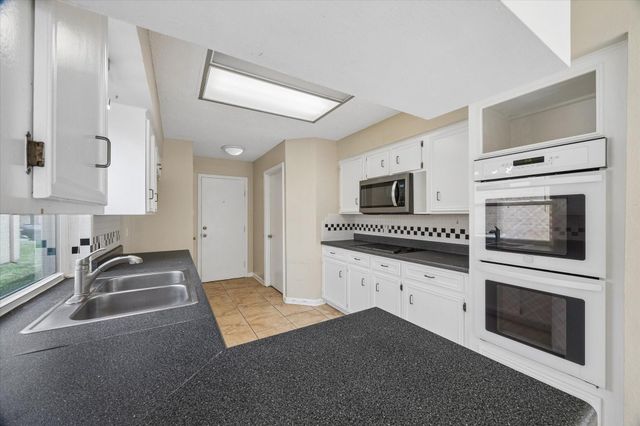 15814 Stonehaven Drive, Houston, TX 77059