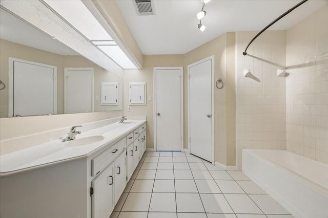 15814 Stonehaven Drive, Houston, TX 77059