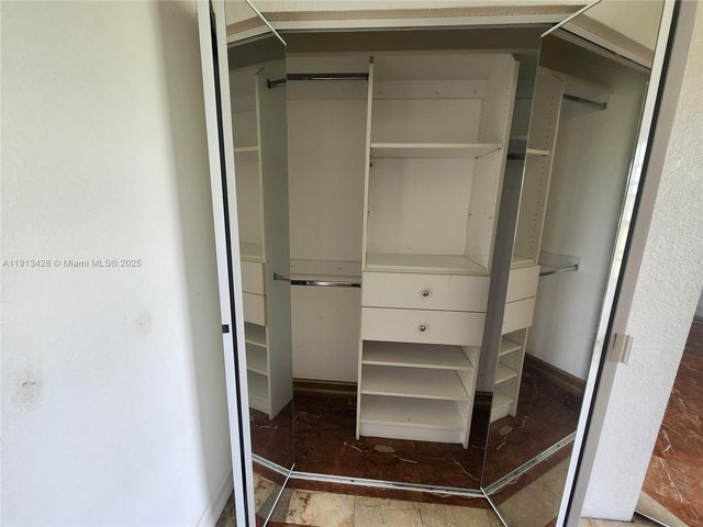 8851 Sunrise Lakes Blvd 213, Sunrise, FL 33322