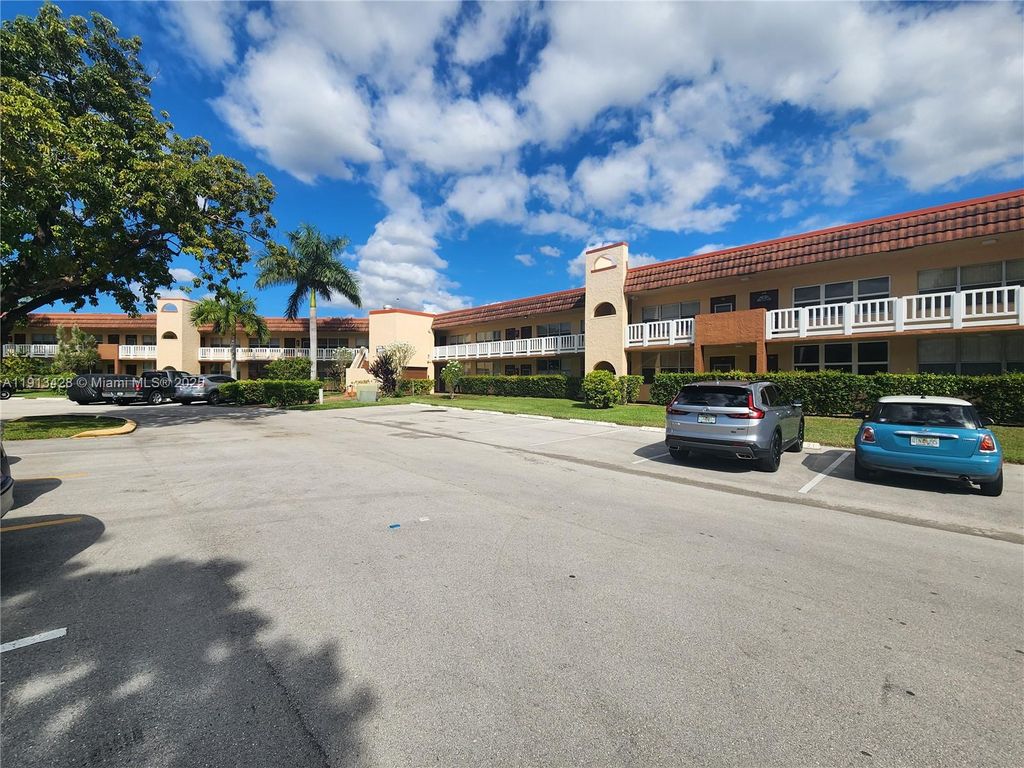 8851 Sunrise Lakes Blvd 213, Sunrise, FL 33322
