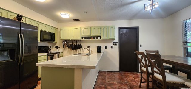 4931 Timber Ct, San Antonio, TX 78250