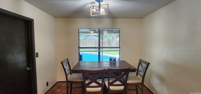 4931 Timber Ct, San Antonio, TX 78250