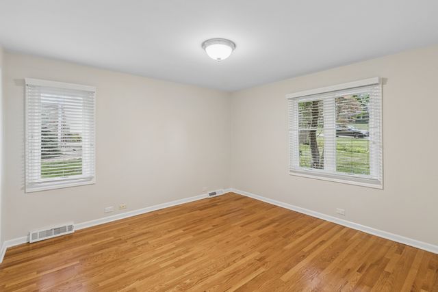 356 WINDSOR Lane, Inverness, IL 60010