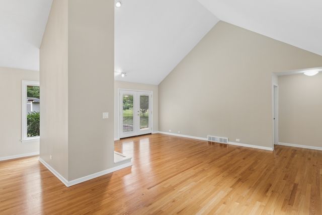 356 WINDSOR Lane, Inverness, IL 60010