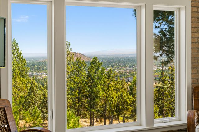 1158 NW Redfield Circle, Bend, OR 97703