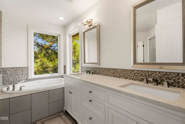 1158 NW Redfield Circle, Bend, OR 97703