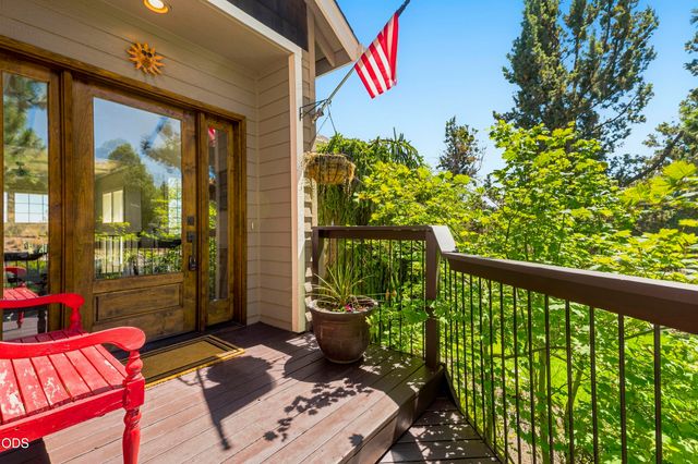 1158 NW Redfield Circle, Bend, OR 97703