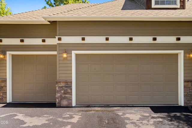 1158 NW Redfield Circle, Bend, OR 97703