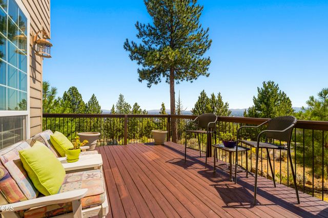 1158 NW Redfield Circle, Bend, OR 97703
