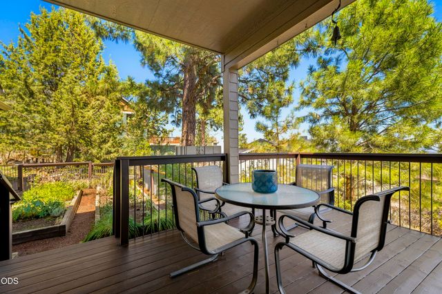 1158 NW Redfield Circle, Bend, OR 97703