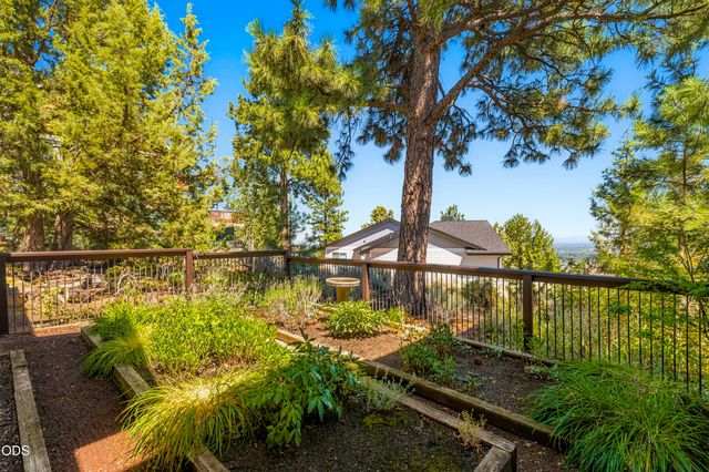 1158 NW Redfield Circle, Bend, OR 97703