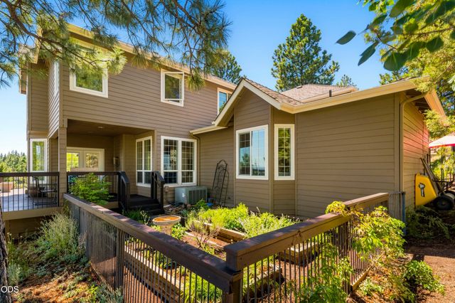 1158 NW Redfield Circle, Bend, OR 97703