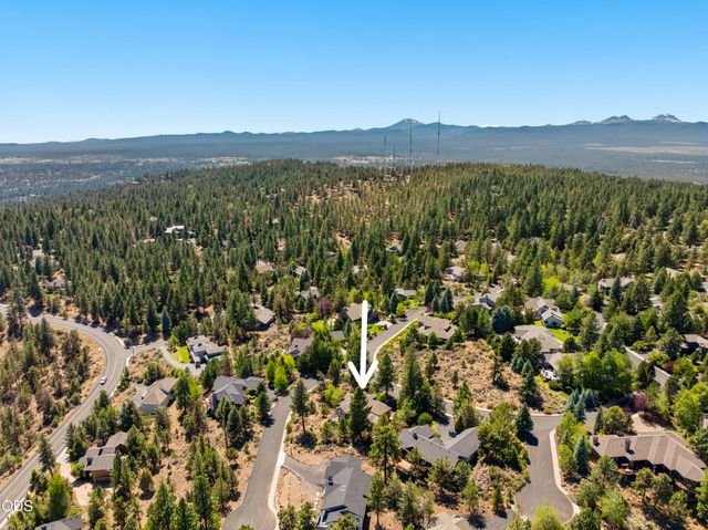 1158 NW Redfield Circle, Bend, OR 97703