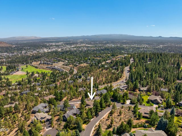 1158 NW Redfield Circle, Bend, OR 97703
