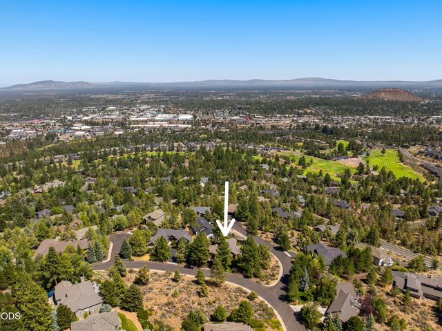 1158 NW Redfield Circle, Bend, OR 97703