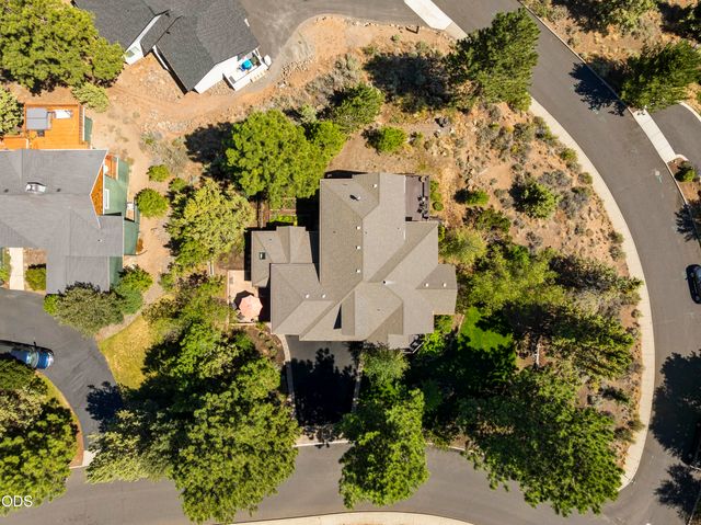 1158 NW Redfield Circle, Bend, OR 97703