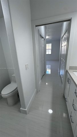 10012 NW 7th St 112, Miami, FL 33172