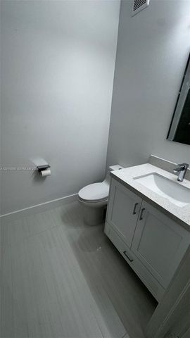 10012 NW 7th St 112, Miami, FL 33172