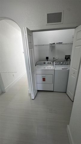 10012 NW 7th St 112, Miami, FL 33172