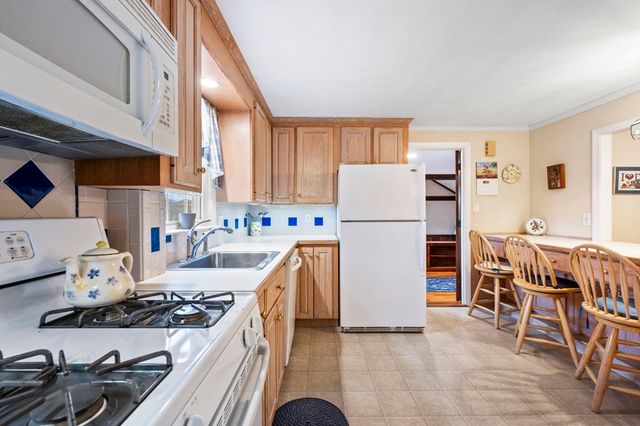 15 Ranger Cir, Weymouth, MA 02190