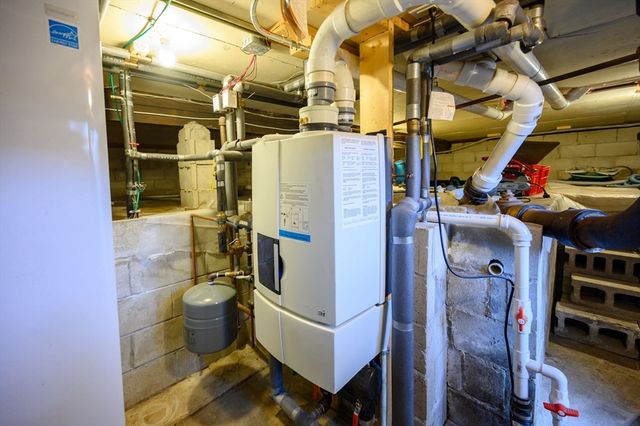 15 Ranger Cir, Weymouth, MA 02190