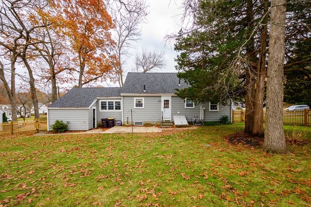 15 Ranger Cir, Weymouth, MA 02190