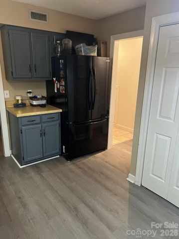 2705 N Center Street 43, Hickory, NC 28601