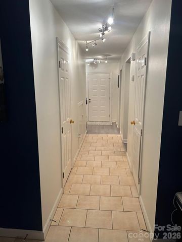 2705 N Center Street 43, Hickory, NC 28601